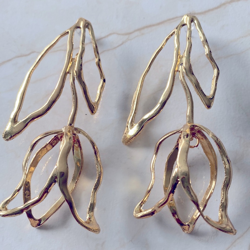 Gold silhouette tulip hanging earrings